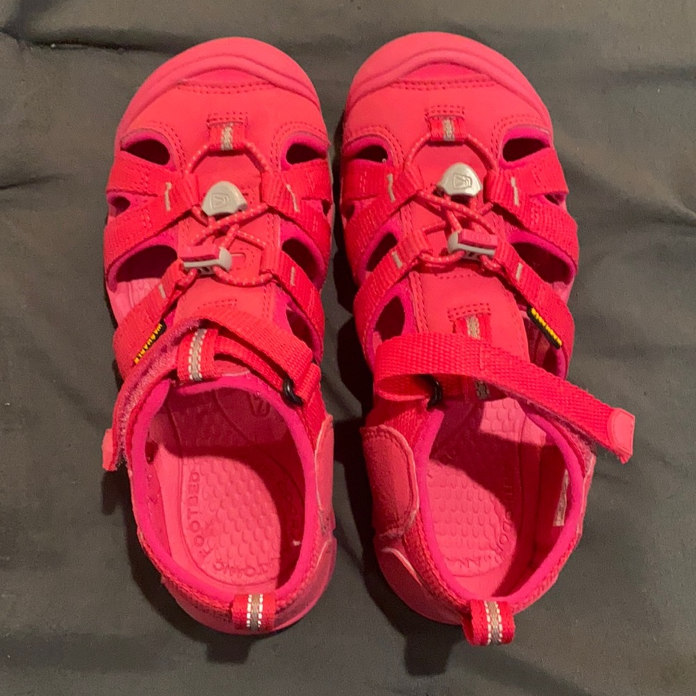 Kids keen sandals